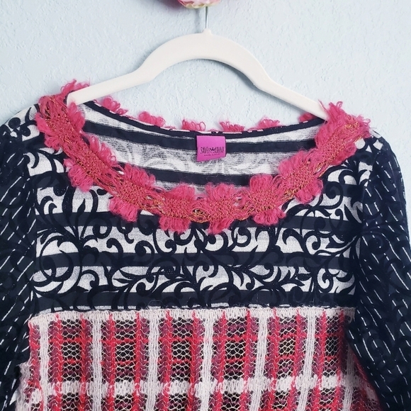 Save The Queen Red and Black Artsy Lightweight Sweater - Picture 3 of 9